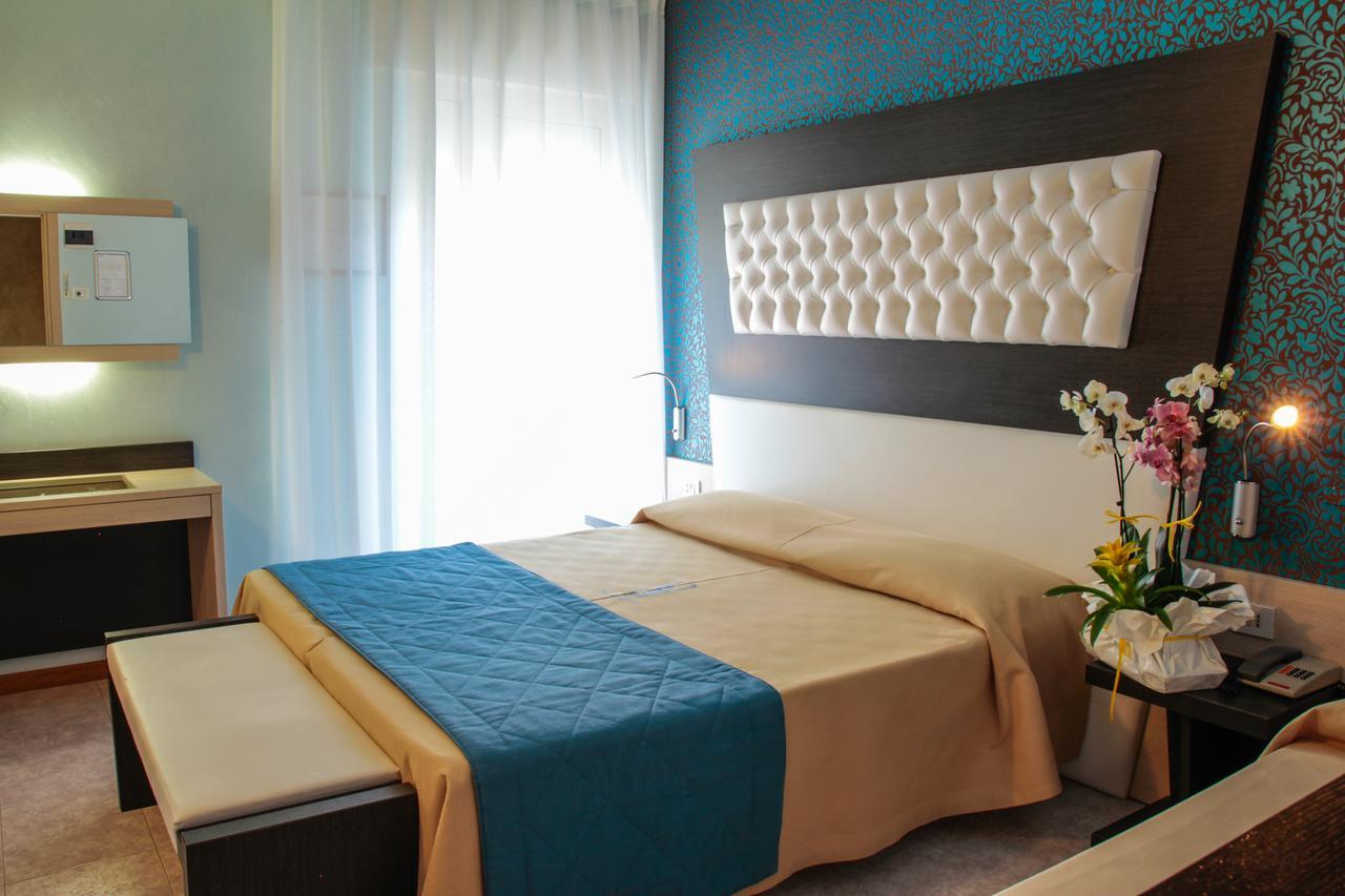 Hotel Hollywood***S ليدو دي يسولو المظهر الخارجي الصورة