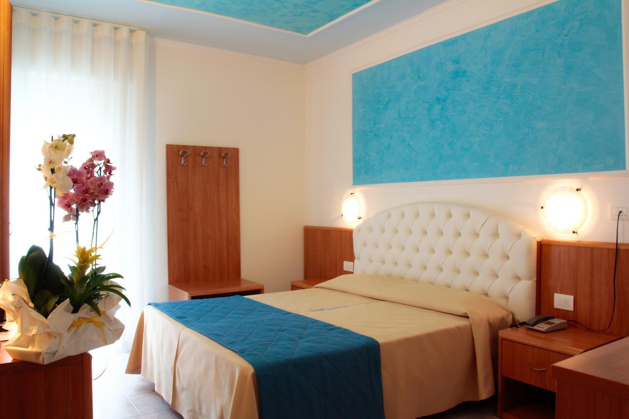Hotel Hollywood***S ليدو دي يسولو المظهر الخارجي الصورة
