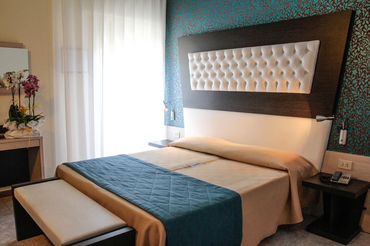 Hotel Hollywood***S ليدو دي يسولو المظهر الخارجي الصورة
