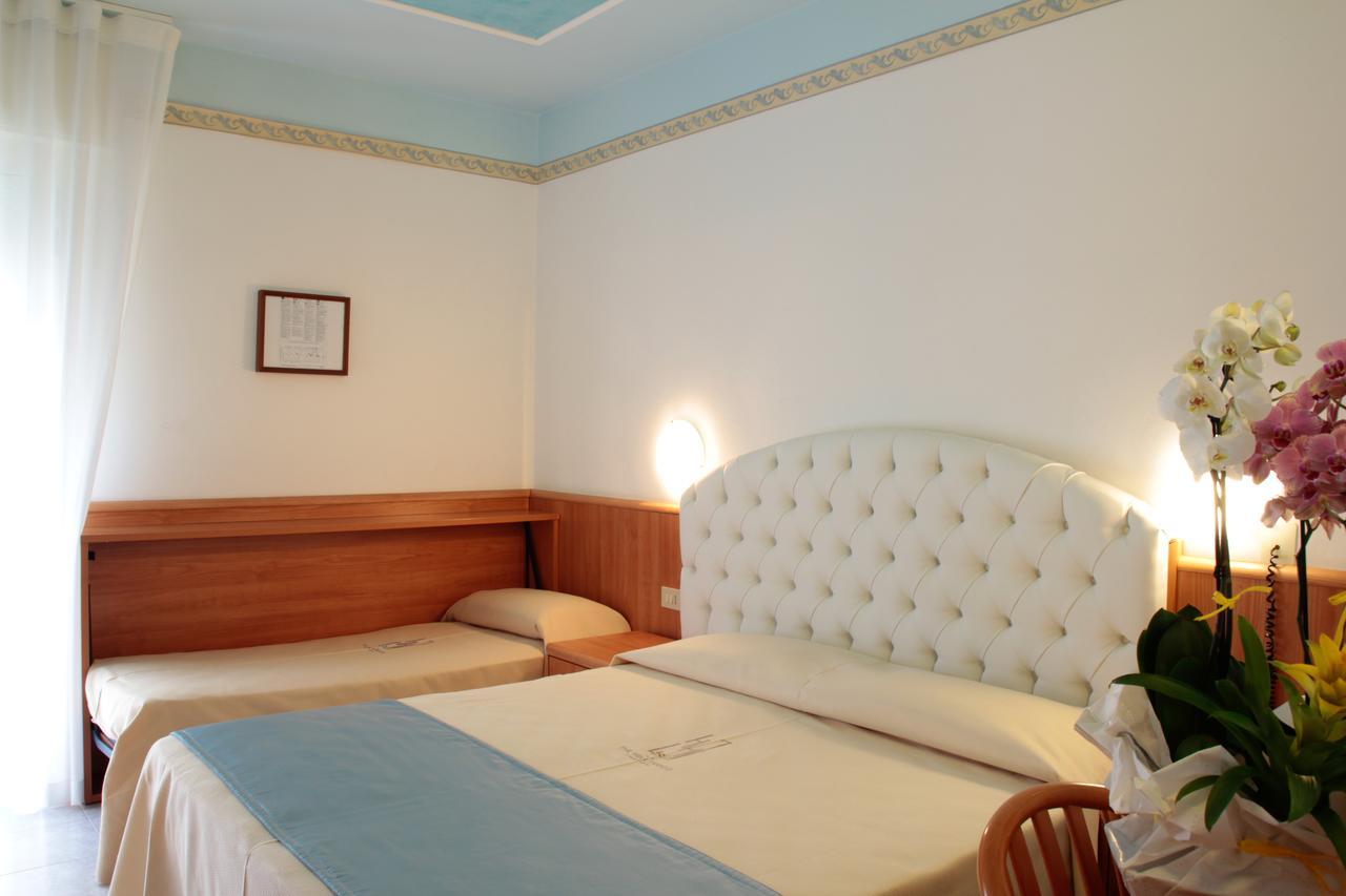Hotel Hollywood***S ليدو دي يسولو المظهر الخارجي الصورة
