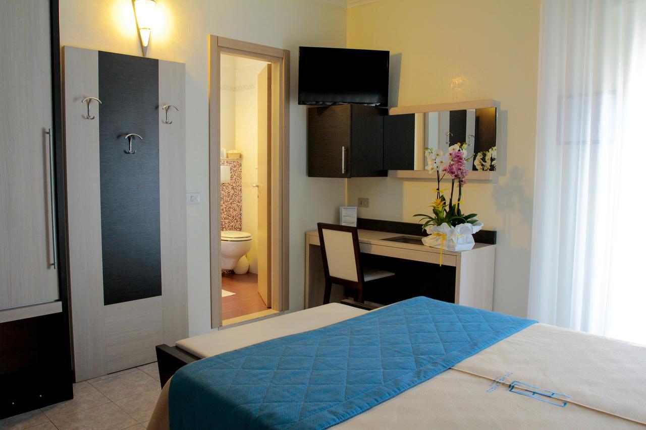 Hotel Hollywood***S ليدو دي يسولو المظهر الخارجي الصورة