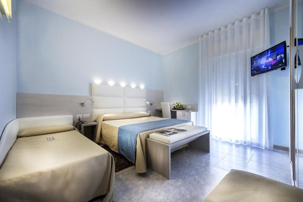 Hotel Hollywood***S ليدو دي يسولو الغرفة الصورة
