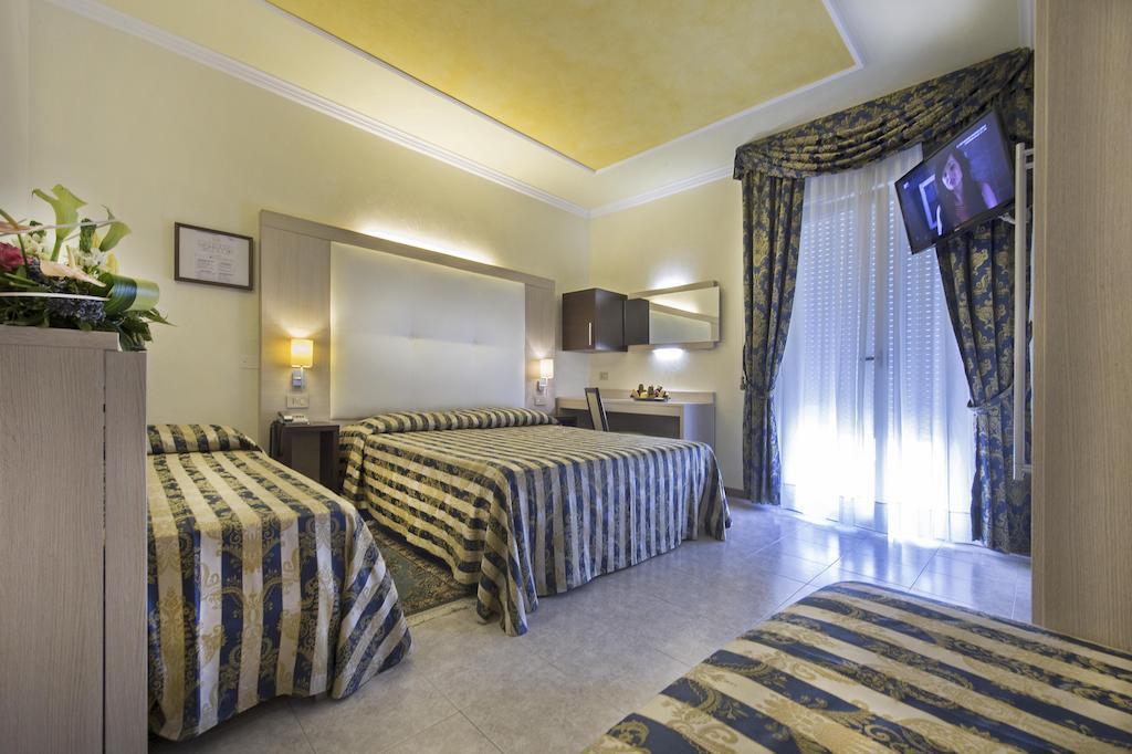 Hotel Hollywood***S ليدو دي يسولو الغرفة الصورة