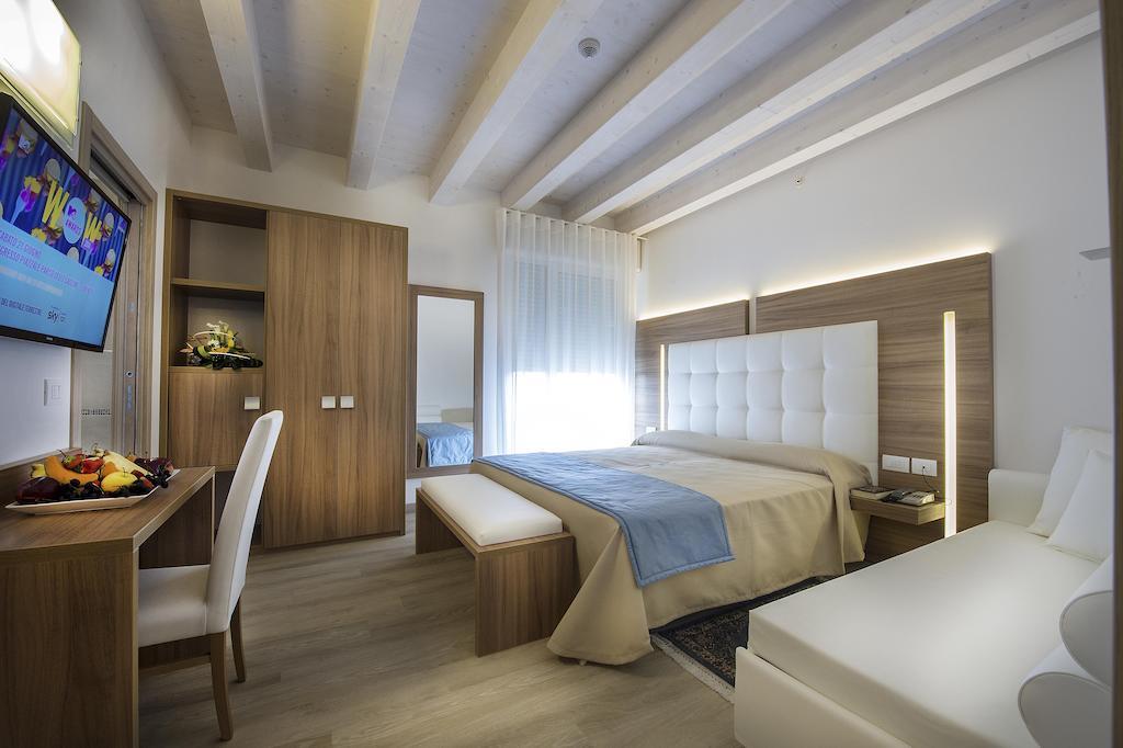 Hotel Hollywood***S ليدو دي يسولو الغرفة الصورة