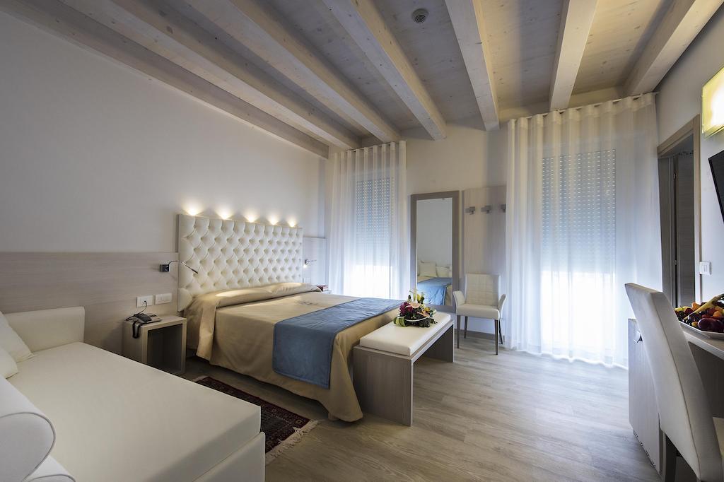 Hotel Hollywood***S ليدو دي يسولو الغرفة الصورة